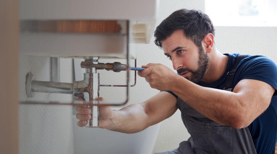 Expert burst pipe repair services in Chesaning, MI